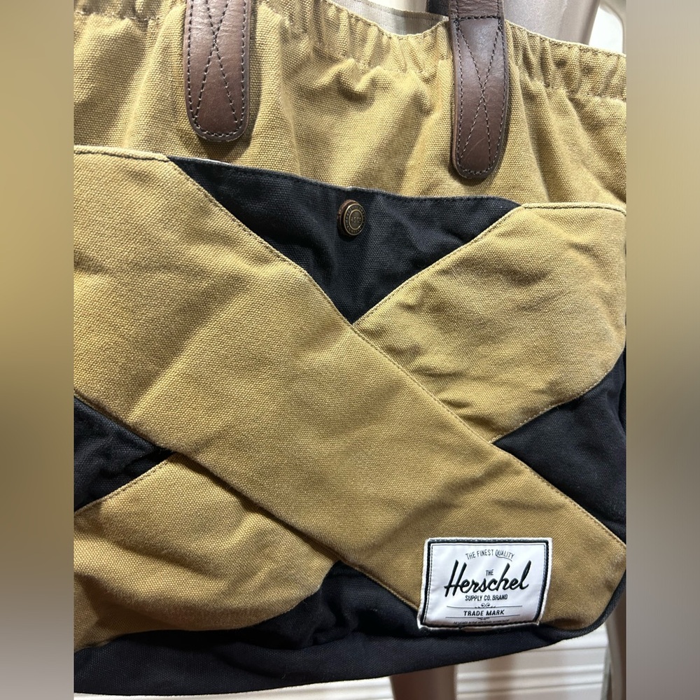 Herschel horse 🐎 racing tote - Picture 3 of 6